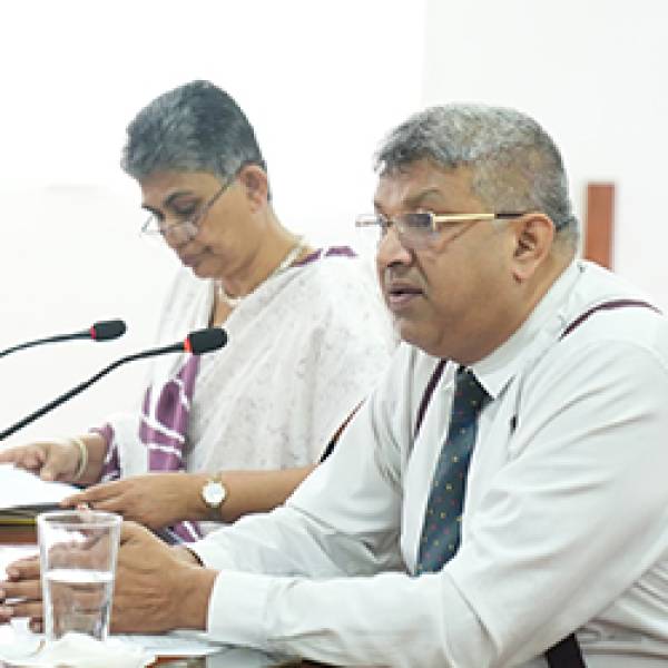මත් ද්‍රව්‍ය සඳහා ඇබ්බැහිවුවන්ට ස්වේච්ඡාවෙන් පුනරුත්ථාපනයවීමට හා කාන්තා පුනරුත්ථාපන මධ්‍යස්ථාන ස්ථාපිත කිරීමට පියවර ගන්නා බව අමාත්‍ය හර්ෂණ නානායක්කාර මහතා පවසයි